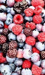 Preview wallpaper blueberries, raspberries, berries, fruits