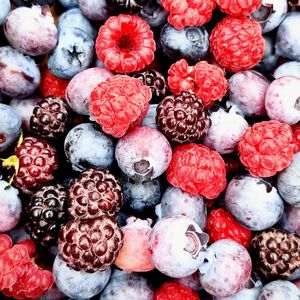 Preview wallpaper blueberries, raspberries, berries, fruits