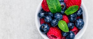 Preview wallpaper blueberries, raspberries, berries, mint