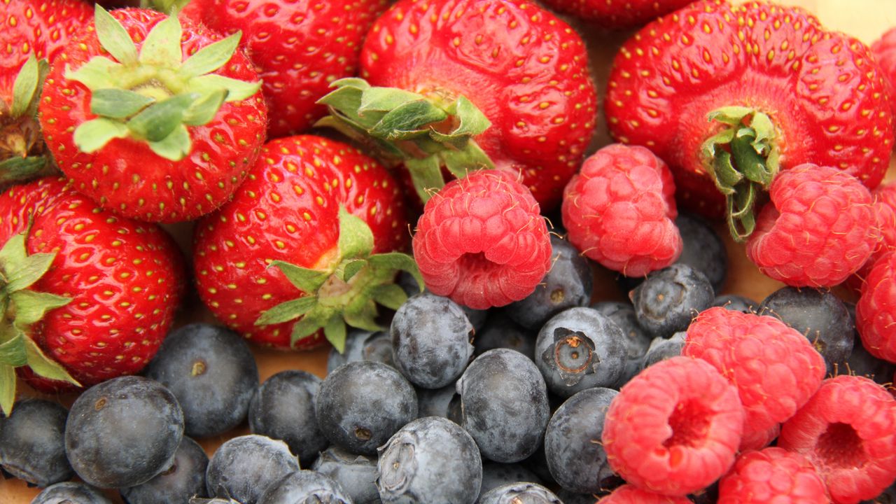 Wallpaper blueberries, raspberries, strawberries, berries