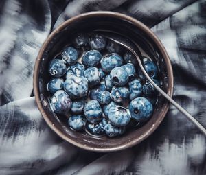 Preview wallpaper blueberry, berries, breakfast, milk, plate