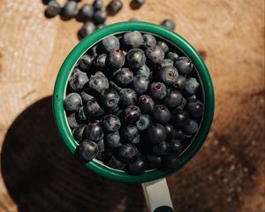 Preview wallpaper blueberry, berry, cup, fruit, wooden