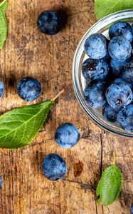 Preview wallpaper blueberry, berry, fruit, leaves, wooden