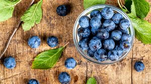 Preview wallpaper blueberry, berry, fruit, leaves, wooden