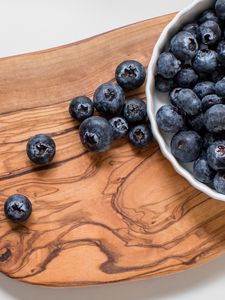 Preview wallpaper blueberry, berry, fruit, board, wooden