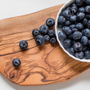 Preview wallpaper blueberry, berry, fruit, board, wooden
