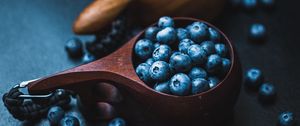 Preview wallpaper blueberry, fruit, berry, cup, wooden