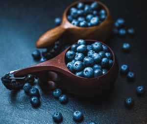 Preview wallpaper blueberry, fruit, berry, cup, wooden