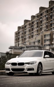 Preview wallpaper bmw 320i, bmw, car, white, city