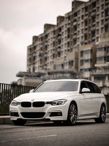 Preview wallpaper bmw 320i, bmw, car, white, city