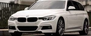 Preview wallpaper bmw 320i, bmw, car, white, city