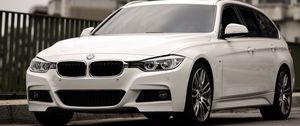 Preview wallpaper bmw 320i, bmw, car, white, city