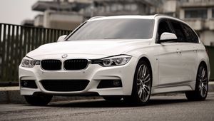 Preview wallpaper bmw 320i, bmw, car, white, city