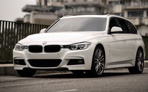 Preview wallpaper bmw 320i, bmw, car, white, city