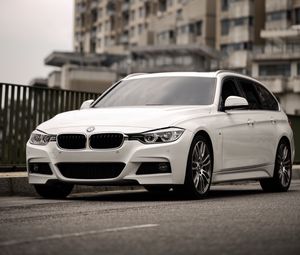 Preview wallpaper bmw 320i, bmw, car, white, city