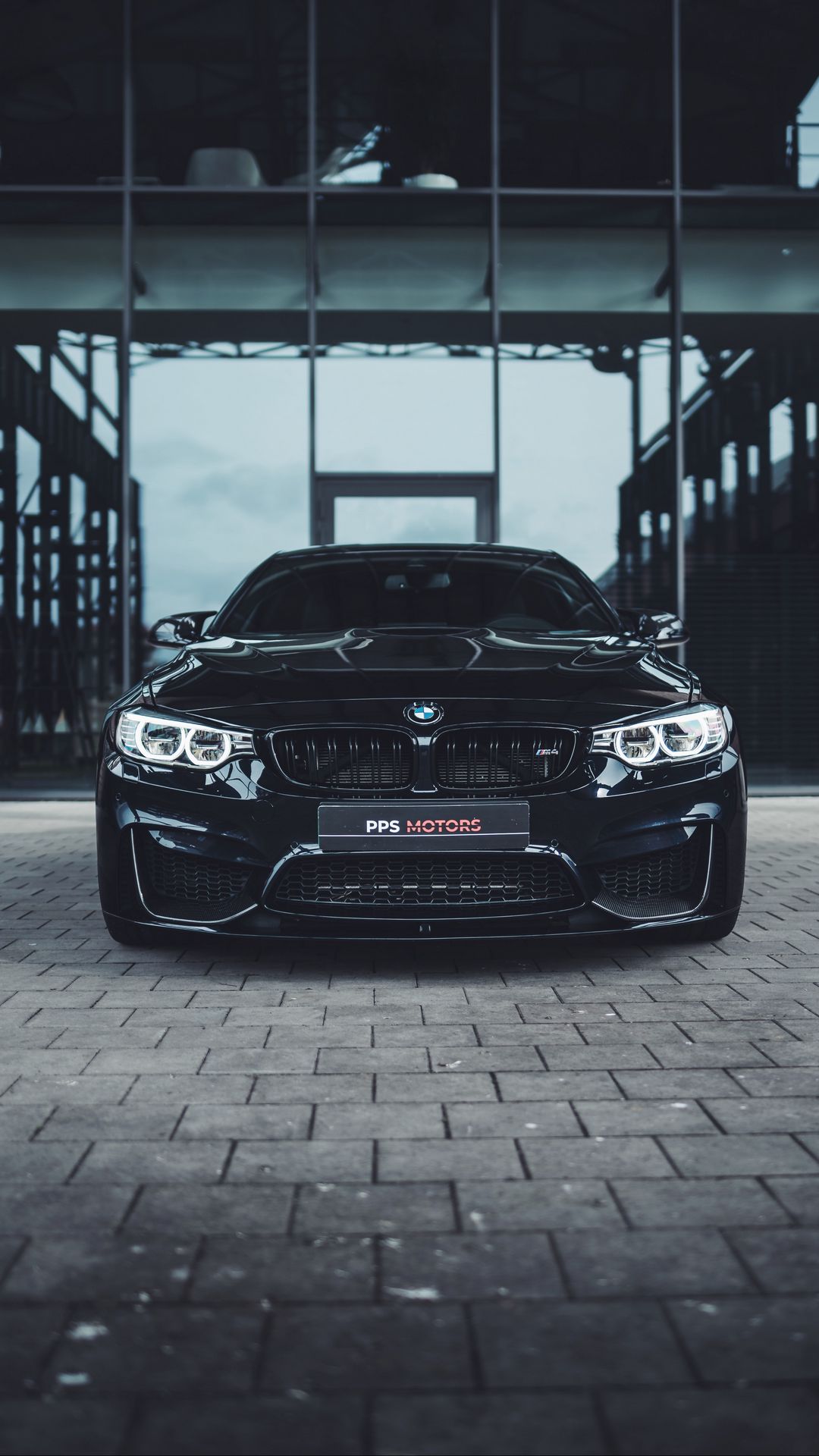 Bạn đang tìm kiếm hình nền xe ô tô đẳng cấp để trang trí cho màn hình điện thoại của mình? Đừng bỏ lỡ bộ sưu tập hình nền BMW đầy lôi cuốn trên trang web của chúng tôi! Tải ngay để chiêm ngưỡng các thiết kế xe huyền thoại của BMW và cập nhật phong cách của riêng mình. 