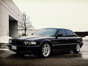 Preview wallpaper bmw, e38, 740i, car, side view, black