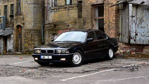 Preview wallpaper bmw, e38, black, side view