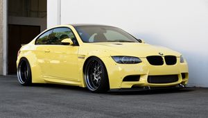 Preview wallpaper bmw, e92, yellow, side view