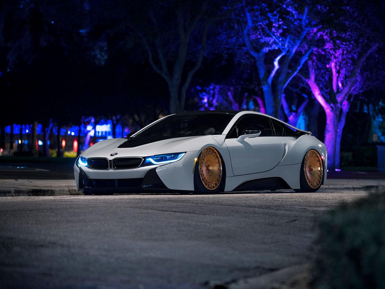 Download wallpaper 1600x1200 bmw, i8, white, side view standard 4:3 hd  background
