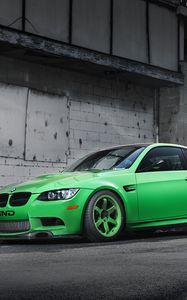 Preview wallpaper bmw, m3, e92, green, side view, wing, shadow, building