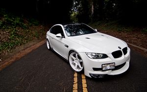 Preview wallpaper bmw, m3, e92, white, coupe, hood, road, markings