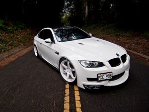 Preview wallpaper bmw, m3, e92, white, coupe, hood, road, markings