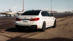 Preview wallpaper bmw m5, bmw, car, white, airport