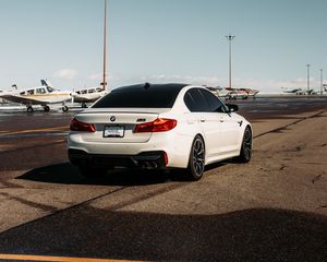 Preview wallpaper bmw m5, bmw, car, white, airport