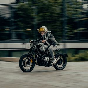 Preview wallpaper bmw, motorcycle, motorcyclist, bike, side view, movement