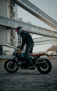Preview wallpaper bmw, motorcyclist, motorcycle, helmet, side view