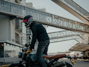 Preview wallpaper bmw, motorcyclist, motorcycle, helmet, side view