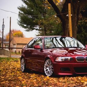 Preview wallpaper bmw, red, side view, foliage, autumn