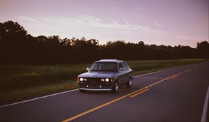 Preview wallpaper bmw, road, movement, evening