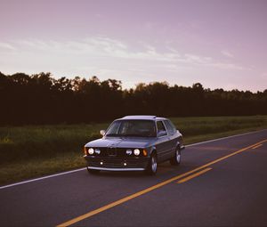 Preview wallpaper bmw, road, movement, evening