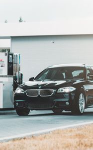 Preview wallpaper bmw series 5, bmw, fuel station