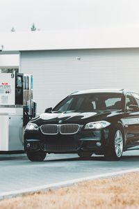 Preview wallpaper bmw series 5, bmw, fuel station