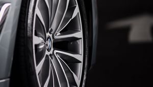 Preview wallpaper bmw, wheel, disk, car, gray