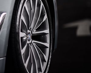 Preview wallpaper bmw, wheel, disk, car, gray