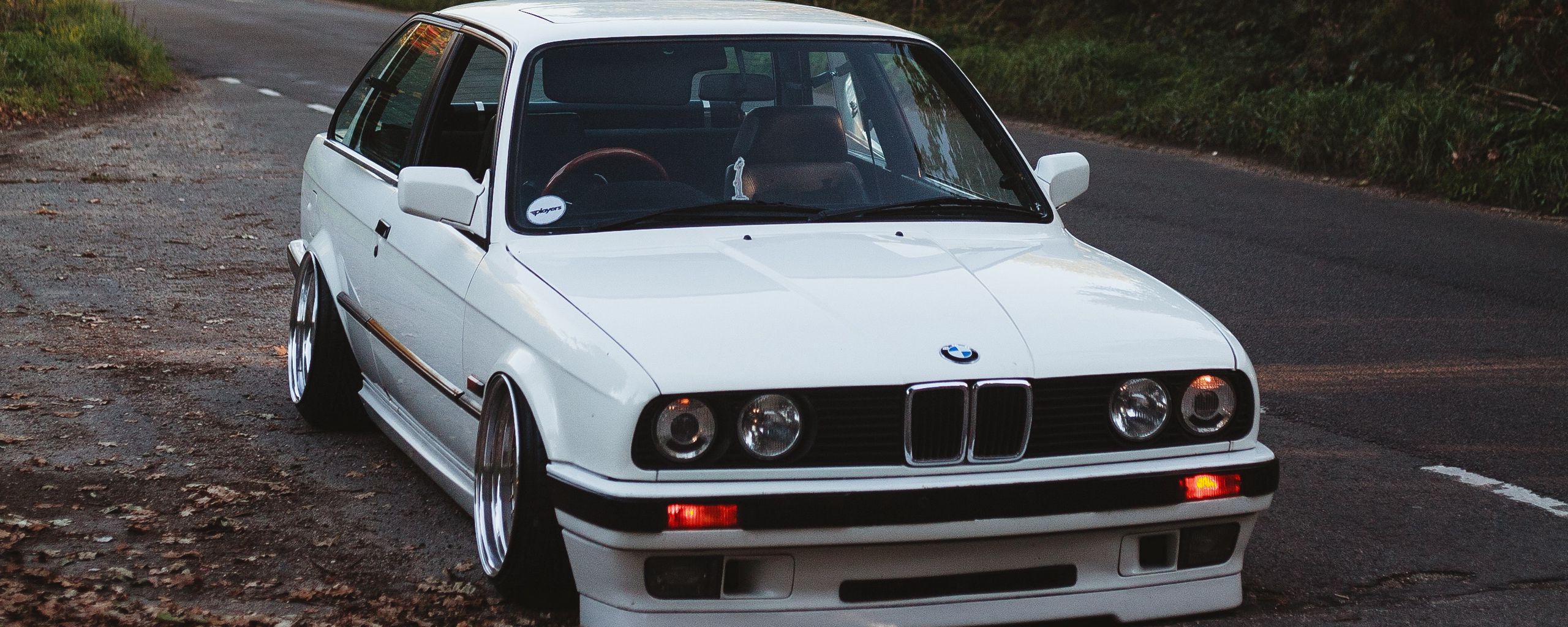 2560x1024 Wallpaper bmw, white, car, autumn, trees