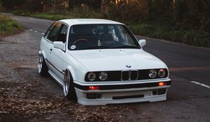 Preview wallpaper bmw, white, car, autumn, trees