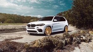 Preview wallpaper bmw, x5m, side view, white