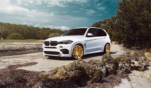 Preview wallpaper bmw, x5m, side view, white