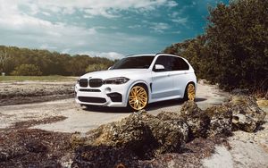 Preview wallpaper bmw, x5m, side view, white