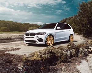 Preview wallpaper bmw, x5m, side view, white