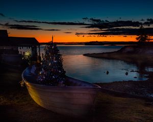 Preview wallpaper boat, christmas tree, river, new year, christmas