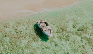 Preview wallpaper boat, coast, beach, palm, sea