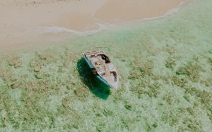 Preview wallpaper boat, coast, beach, palm, sea