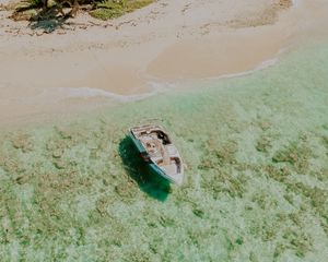 Preview wallpaper boat, coast, beach, palm, sea