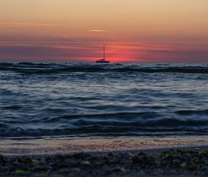 Preview wallpaper boat, horizon, sea, sunset